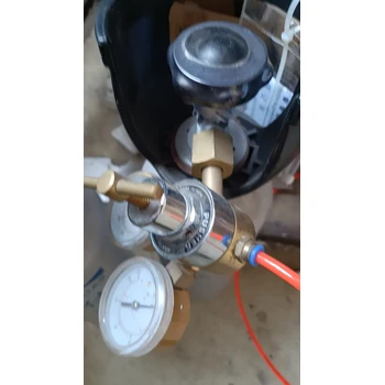 氧氣R212單級(jí)式黃銅減壓閥外置安全閥內(nèi)置過(guò)濾器壓力表混配器