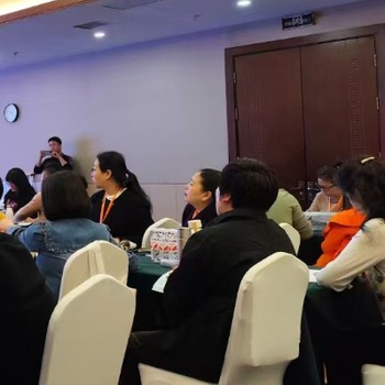 胖東來(lái)研學(xué)班課程學(xué)習的服務(wù)體驗，員工熱情周到，服務(wù)態(tài)度好