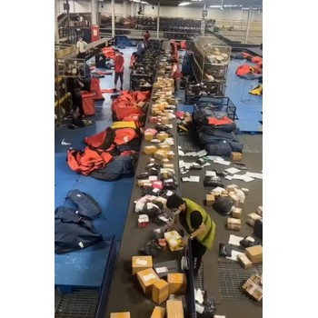 香港物流園包吃住2年合同合法工簽工資月結