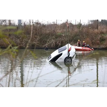 德安打撈隊撈手機打撈隊半小時到場