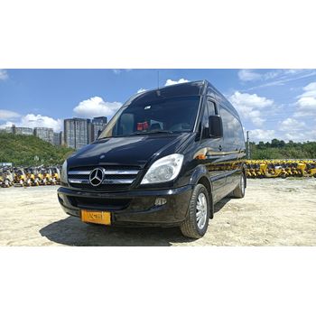2014年9月上牌12座奔馳凌特中型非營(yíng)運(yùn)商務(wù)車