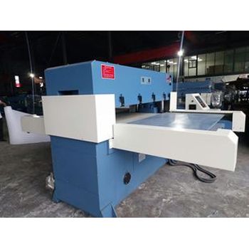 150T汽車吸音棉熱封邊全自動(dòng)送料裁斷機(jī)