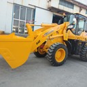 濱州糧貿堆糧裝車(chē)4.5米加長(cháng)臂裝載機滿(mǎn)足作業(yè)要求，魯裝機械