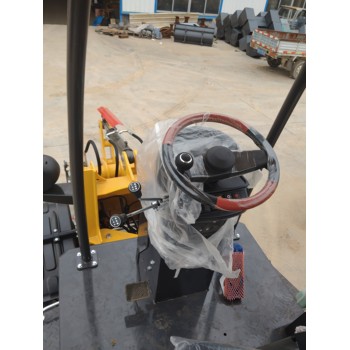 小型兩頭忙裝載機(jī)廠家，出口東南亞服務(wù)中亞五國