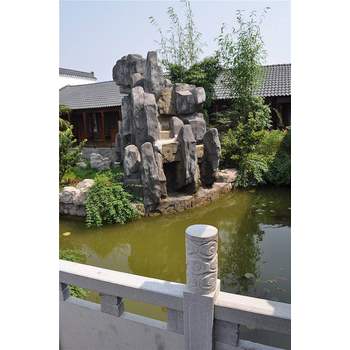 山東威海斧劈石假山安裝庭院別墅魚(yú)池假山