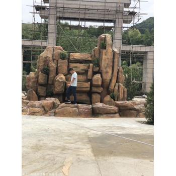 內蒙古錫林郭勒盟園林假山噴泉流水學校假山現場施工