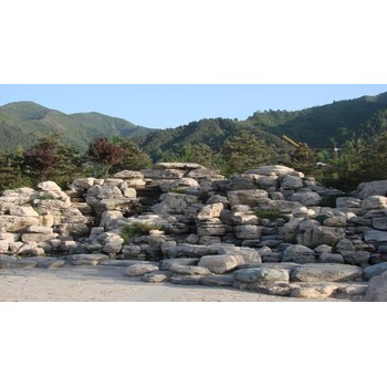 內蒙古興安盟上水石假山公司假山大門制作