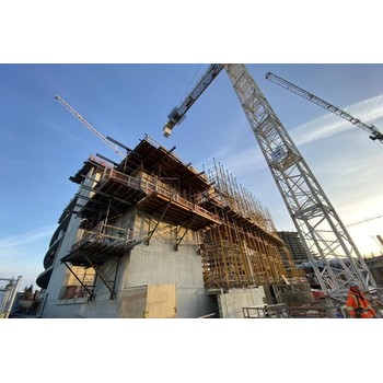 加拿大建筑工地工人瓦工混泥土工水電工等