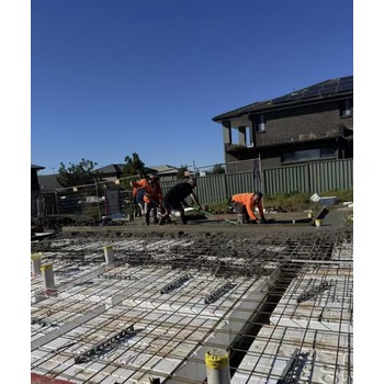 加拿大建筑工地工人瓦工混泥土工水電工等