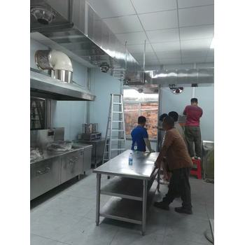 惠州利滿順利酒店學(xué)校工廠食堂商用油煙機(jī)清洗大型油煙管道油污