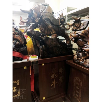 牛氣轟轟西安仿紅木牛擺件樹(shù)脂電鍍金色公牛開(kāi)業(yè)工藝飾品