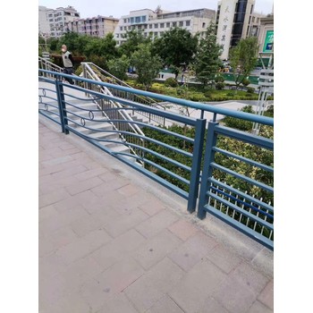 市政道路防護(hù)欄馬路中央城市交通人行道防撞護(hù)欄
