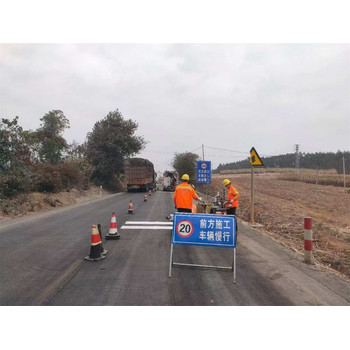 來賓興賓區(qū)市政路熱熔劃線