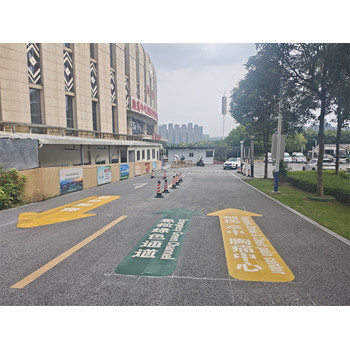 欽州欽南區(qū)市政路熱熔地標(biāo)線