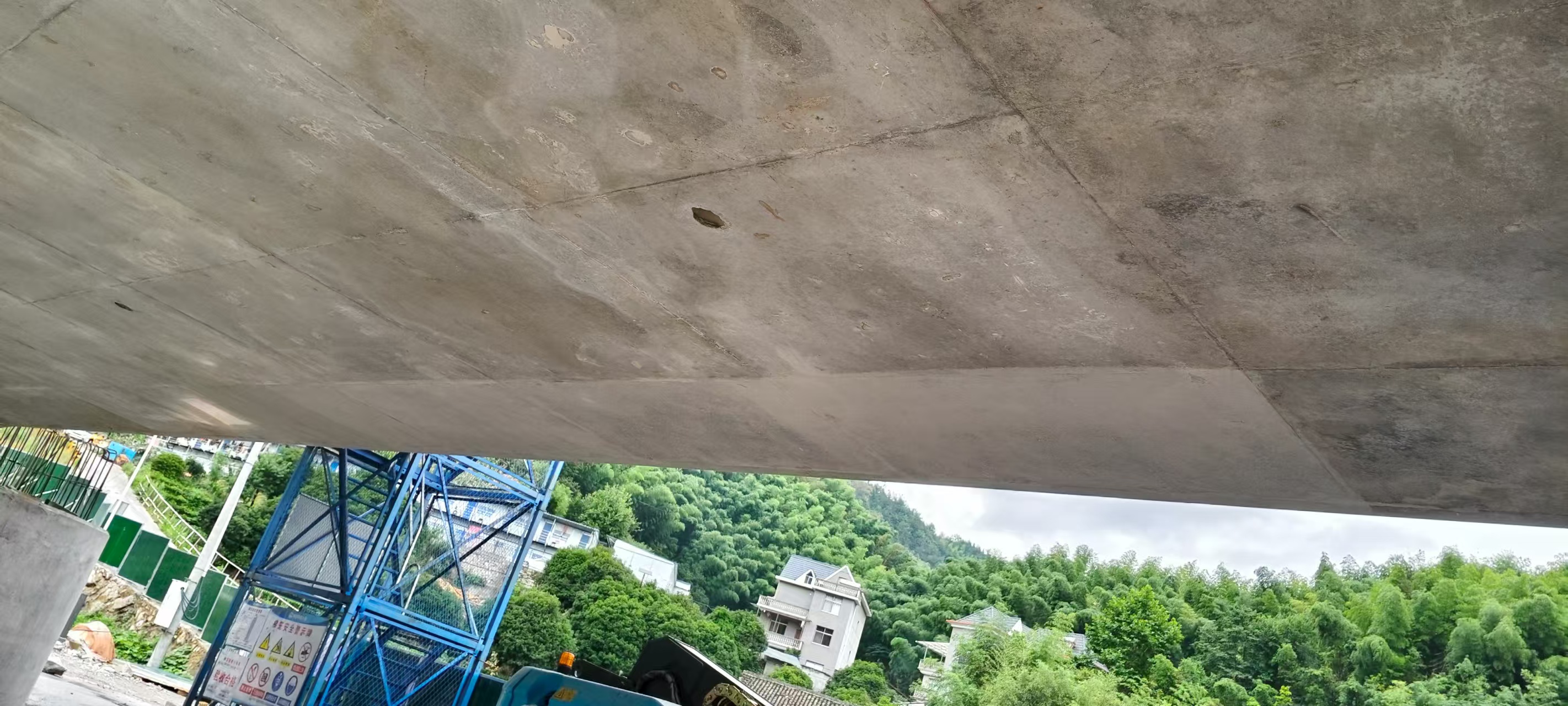 混凝土表面色差原因混凝土修補方案