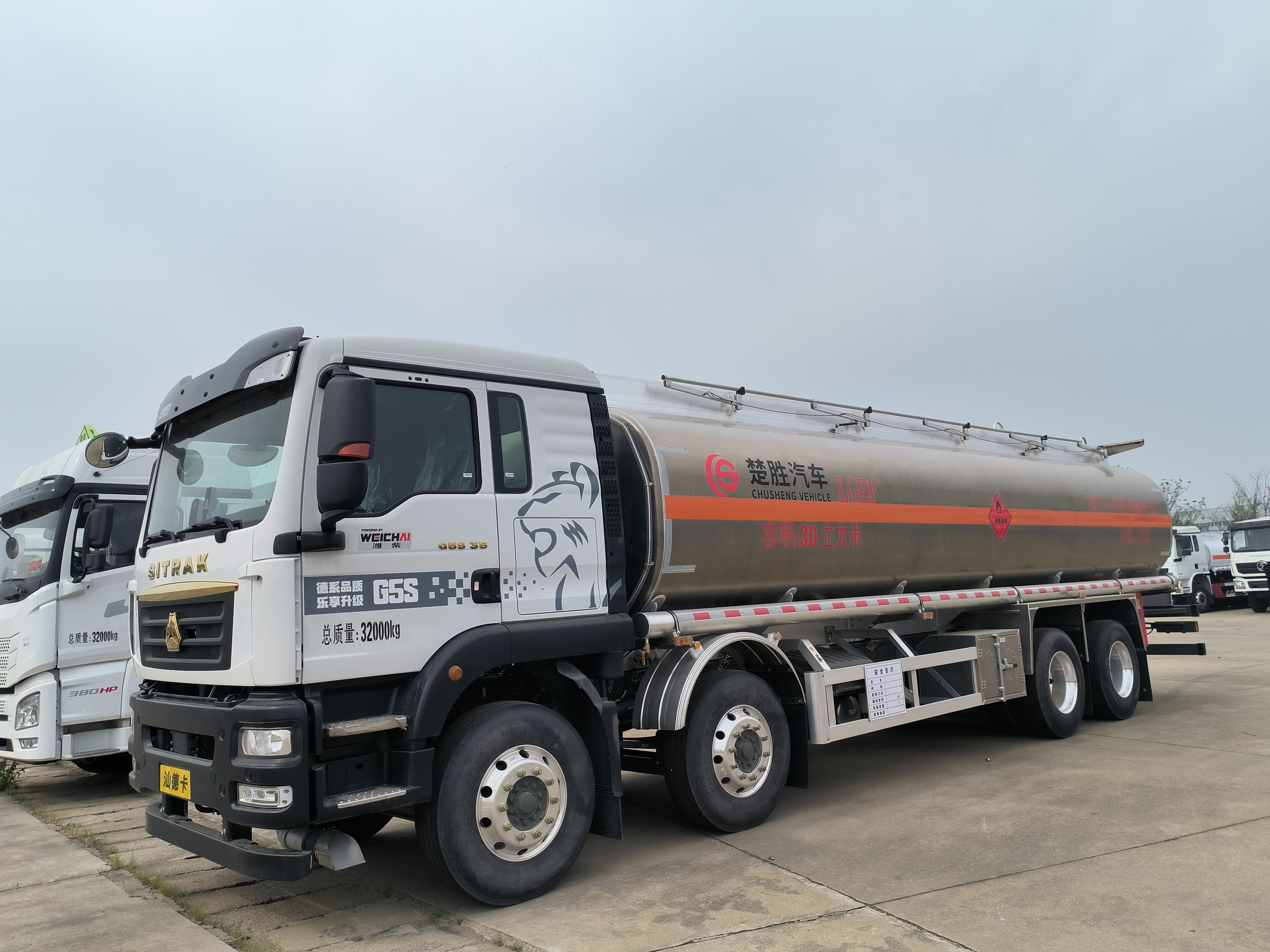 韶關二手東風12噸油罐車--工地完工轉手廠家