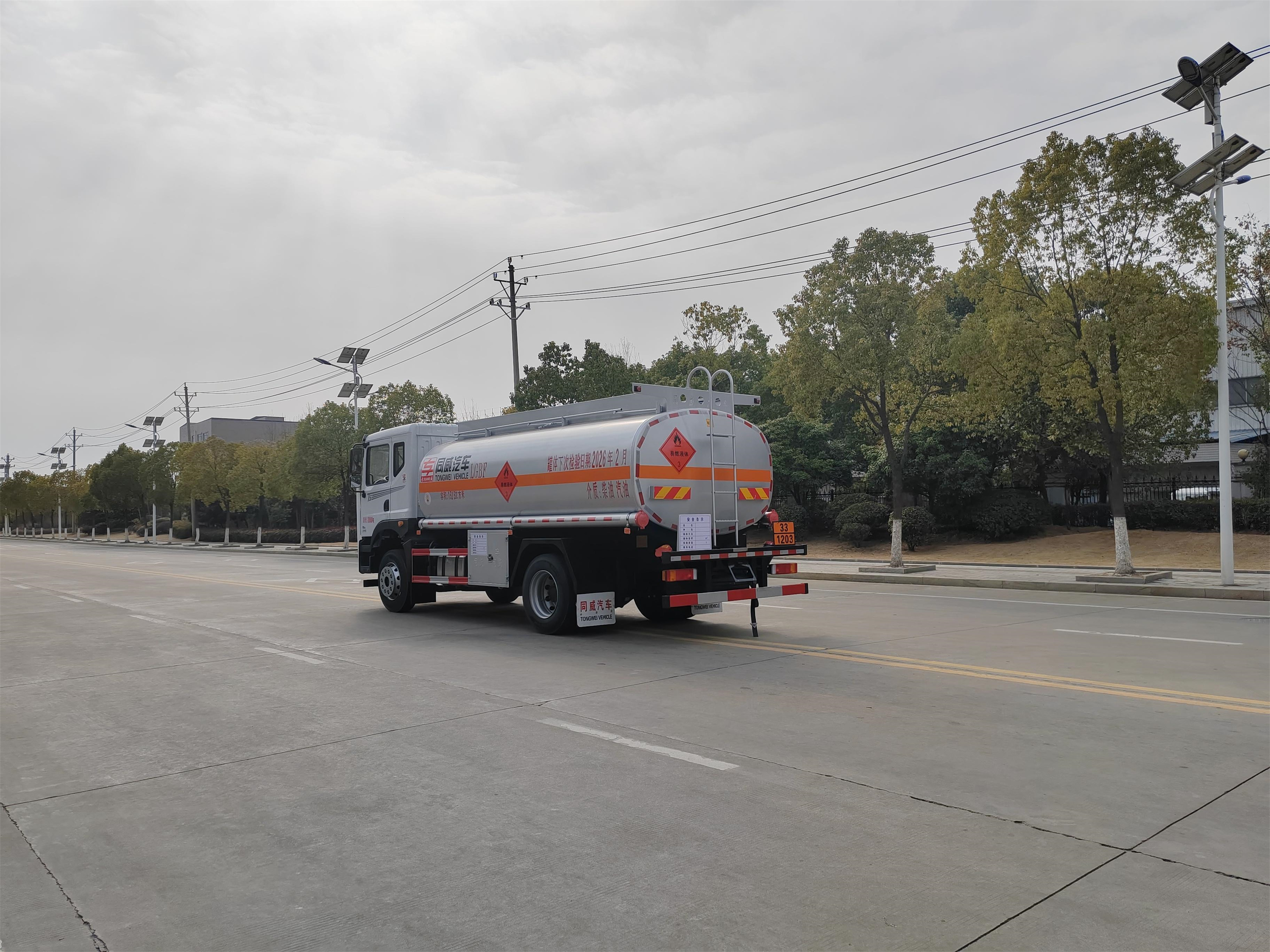 保山二手8噸加油車--工地完工轉手現車直供