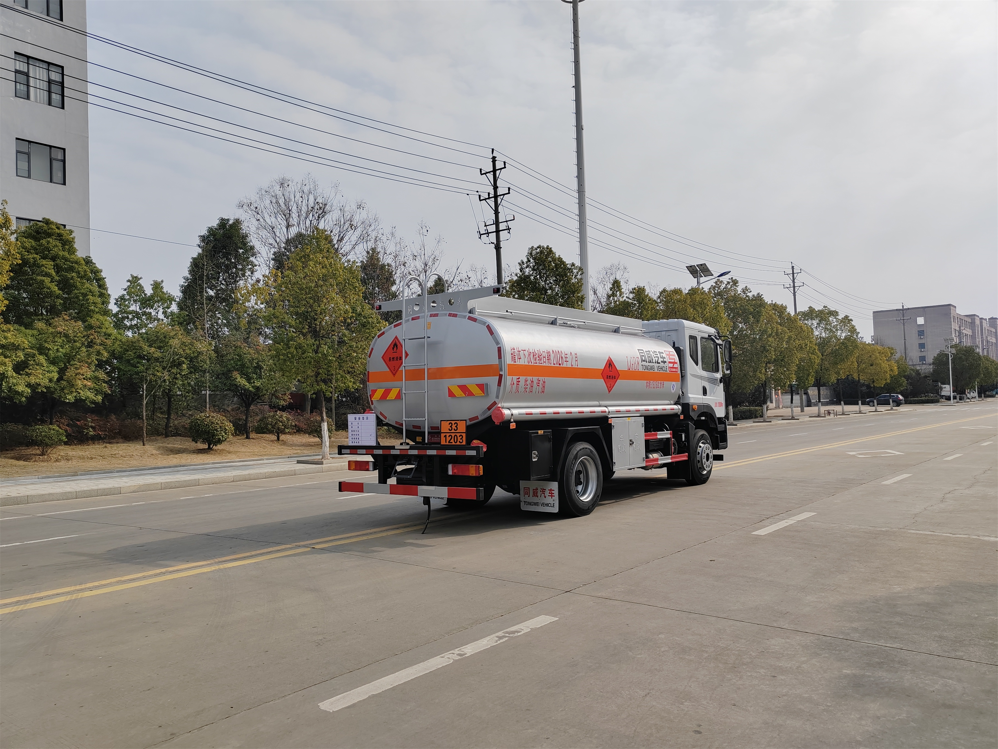 邵陽福田歐曼30噸運油車價格