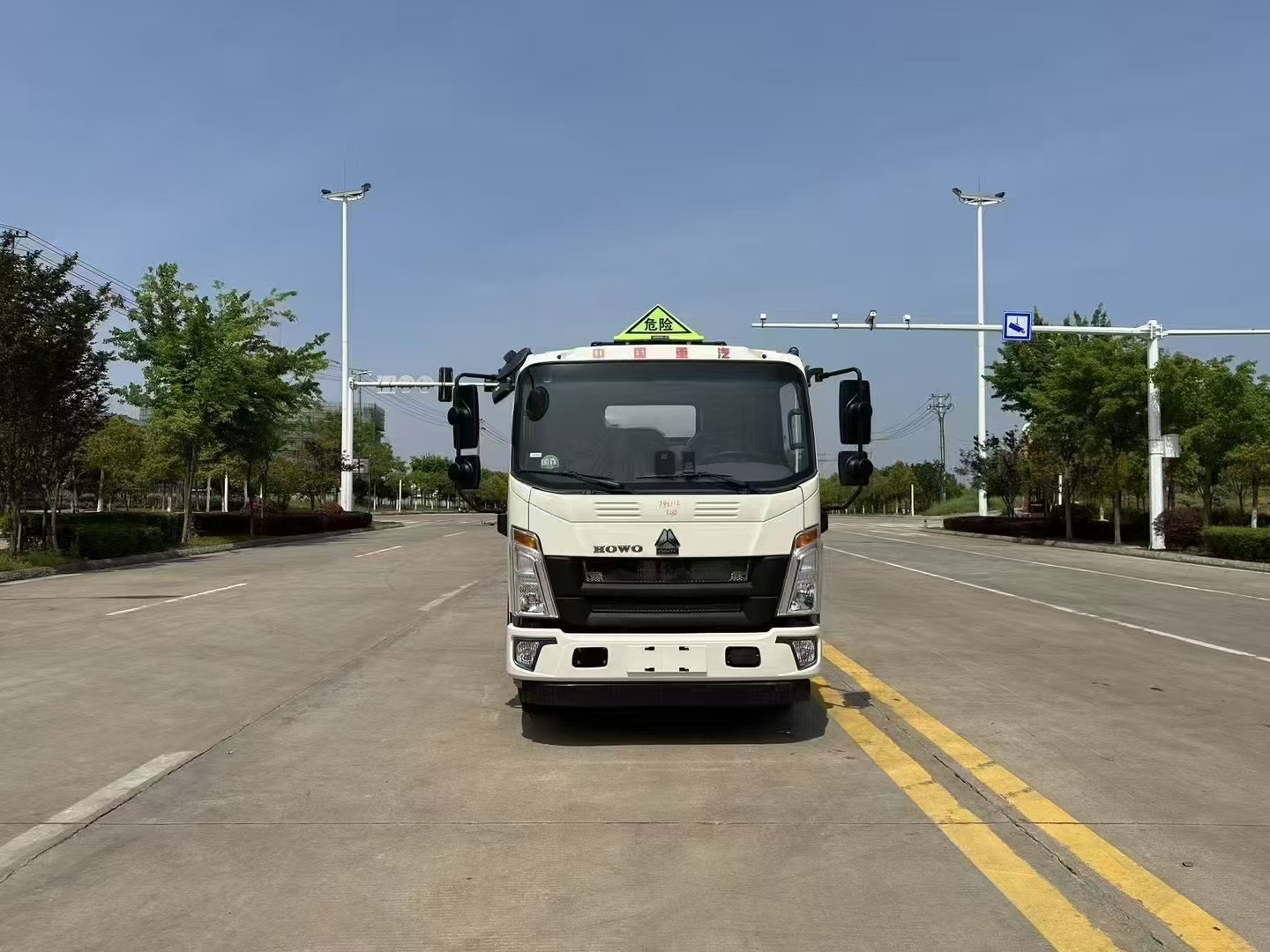 保山二手8噸加油車--工地完工轉手現車直供