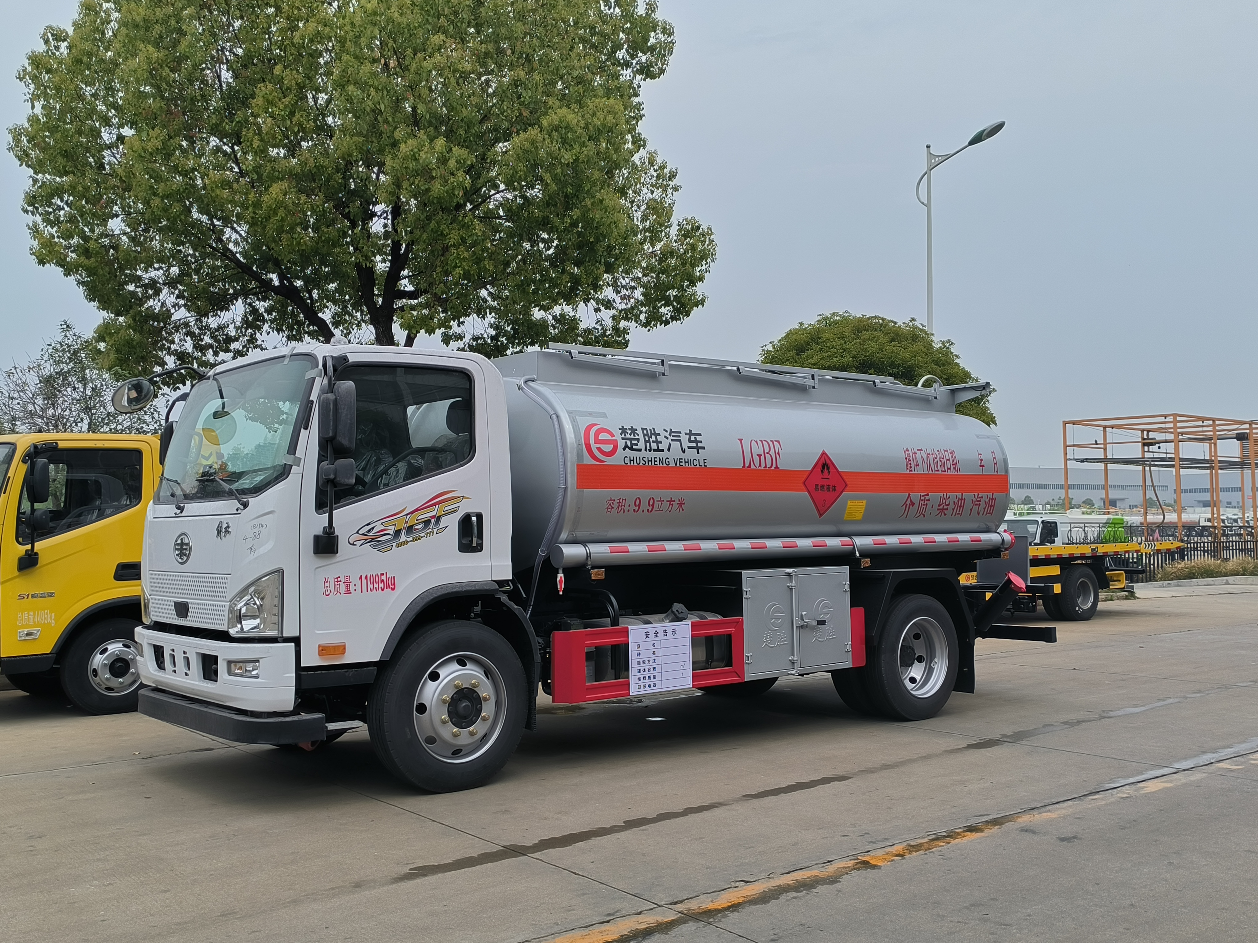 紹興東風天錦5噸油罐車多少錢