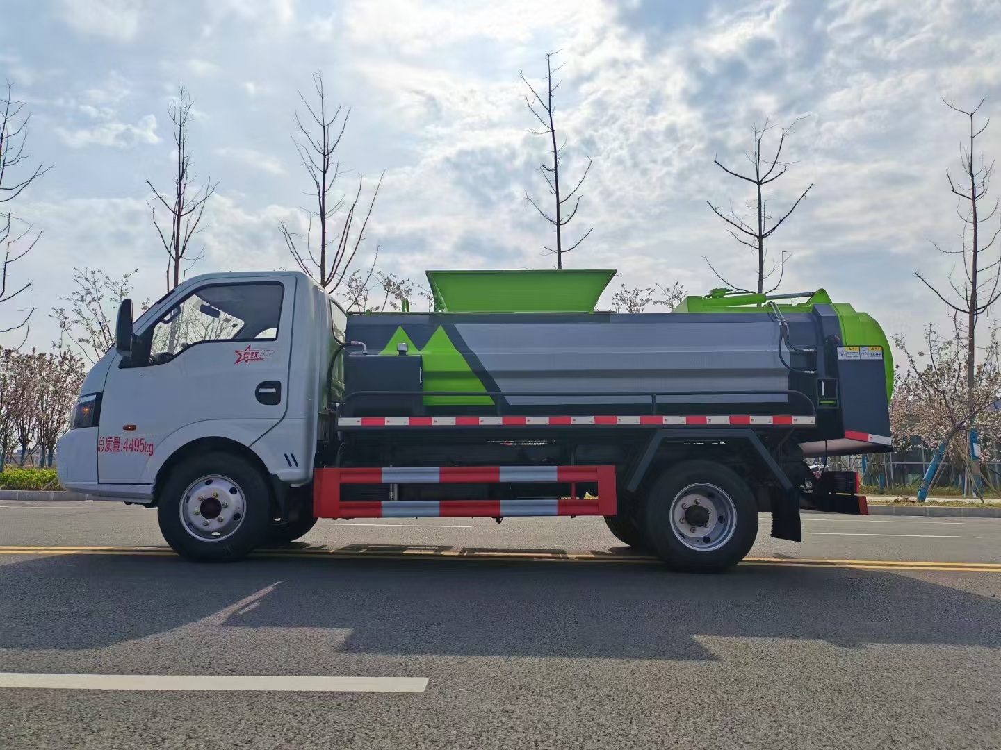 武隆歐曼25噸市政垃圾車(chē)多少錢(qián)