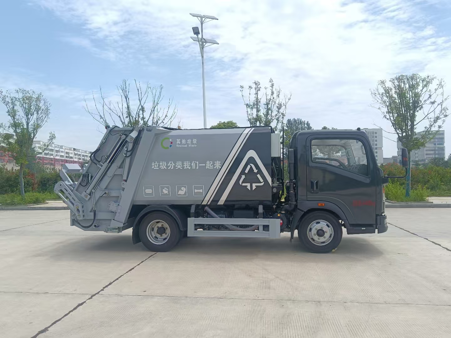 南昌右舵出口新能源垃圾車廠家直售