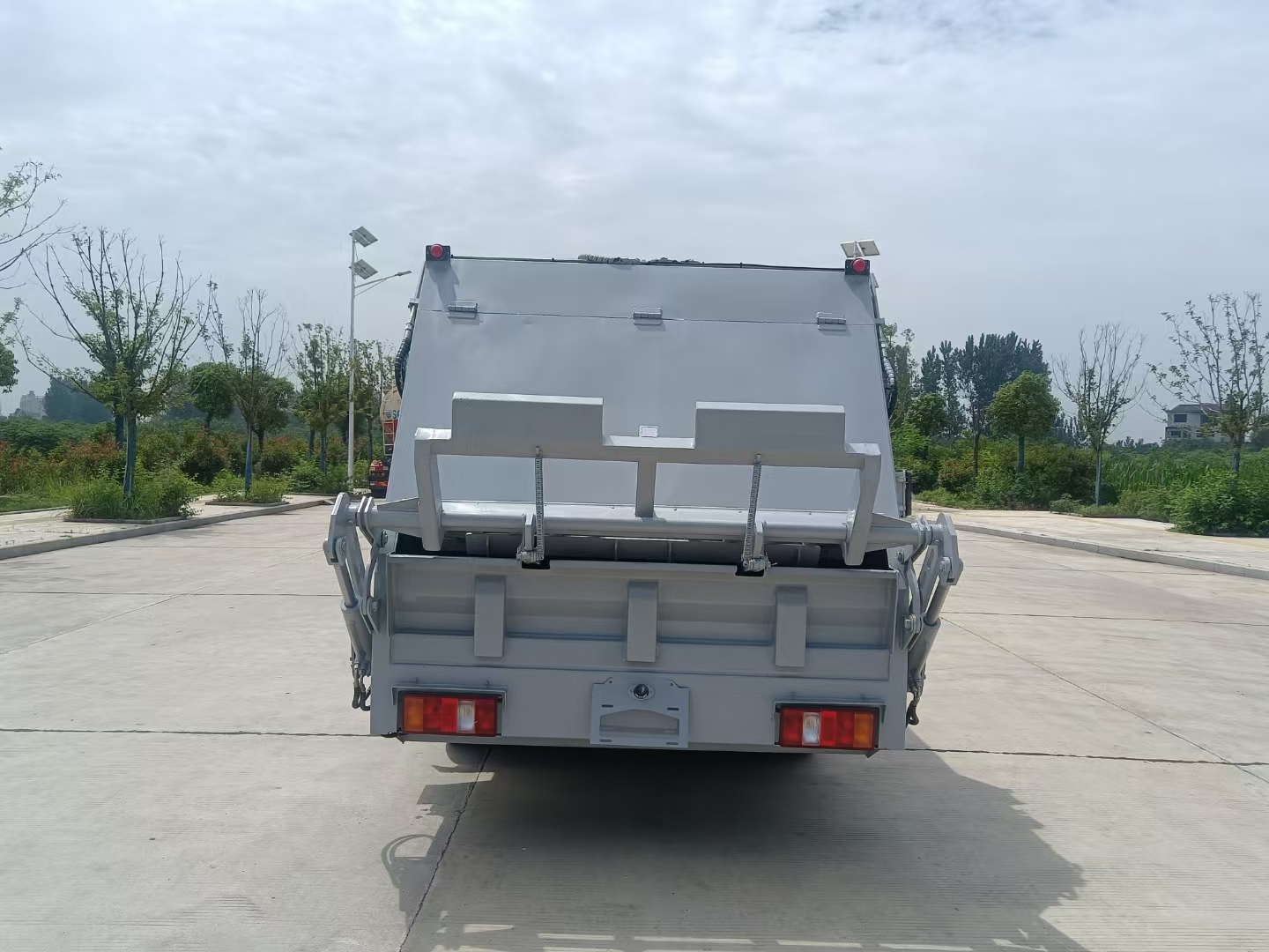 西雙版納電動(dòng)三輪壓縮垃圾車多少錢一臺(tái)