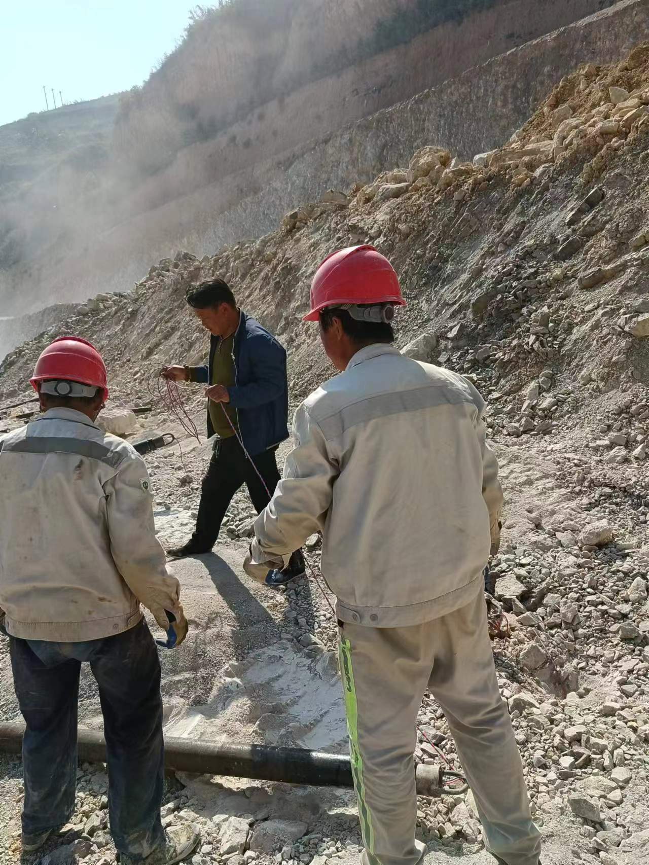 福建武夷山露天采礦氣體爆破一次性壓裂管