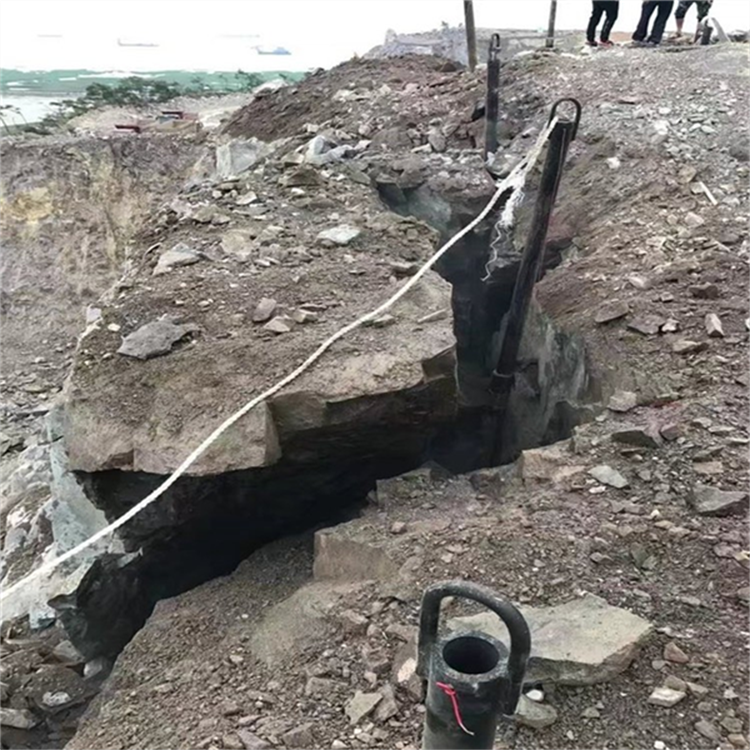 廣東汕尾山體平整氣體爆破設(shè)備廠家