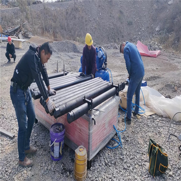 新疆吐魯番巖石修路氣體爆破一次性致裂管