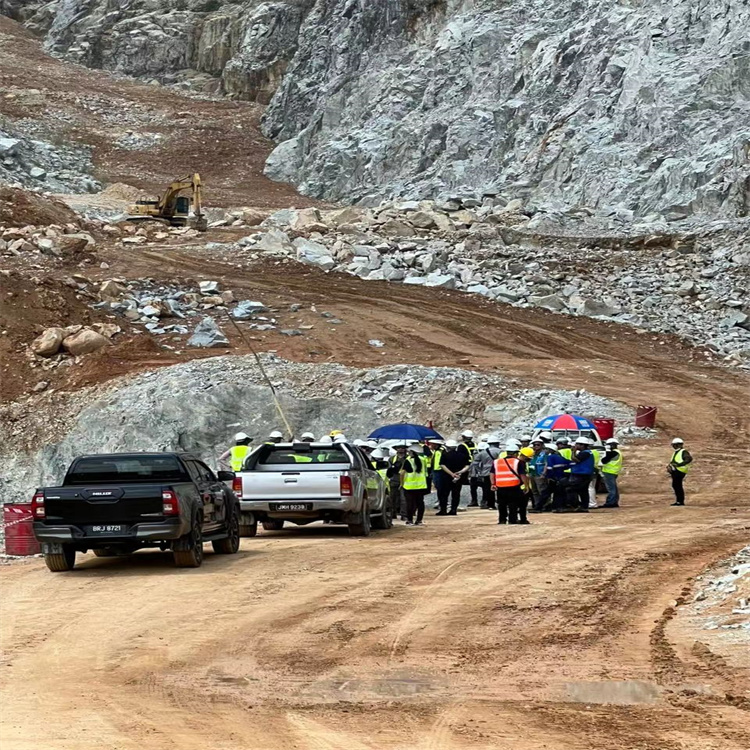 四川甘孜山體平整化碳一次性爆破管