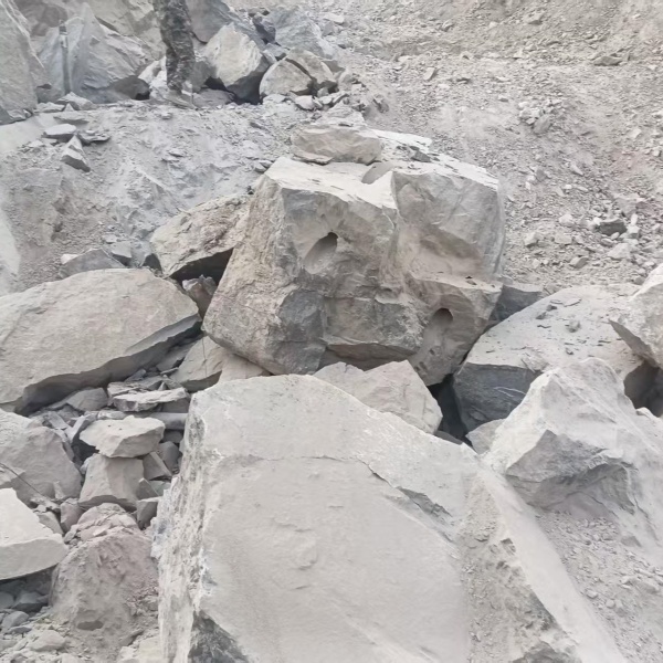 湖南張家界山體平整化碳一次性爆破管