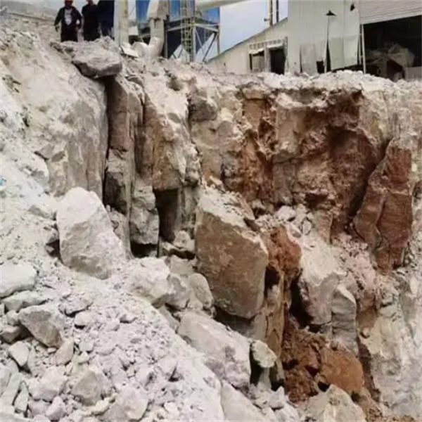 福建南平露天礦山開采化碳氣體爆破設(shè)備