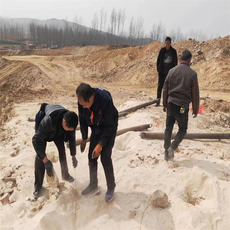 青海果洛山體平整化碳一次性爆破管