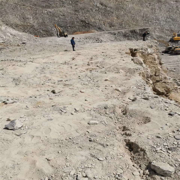 新疆昆玉發(fā)電廠鍋爐清渣化碳氣體爆破公司