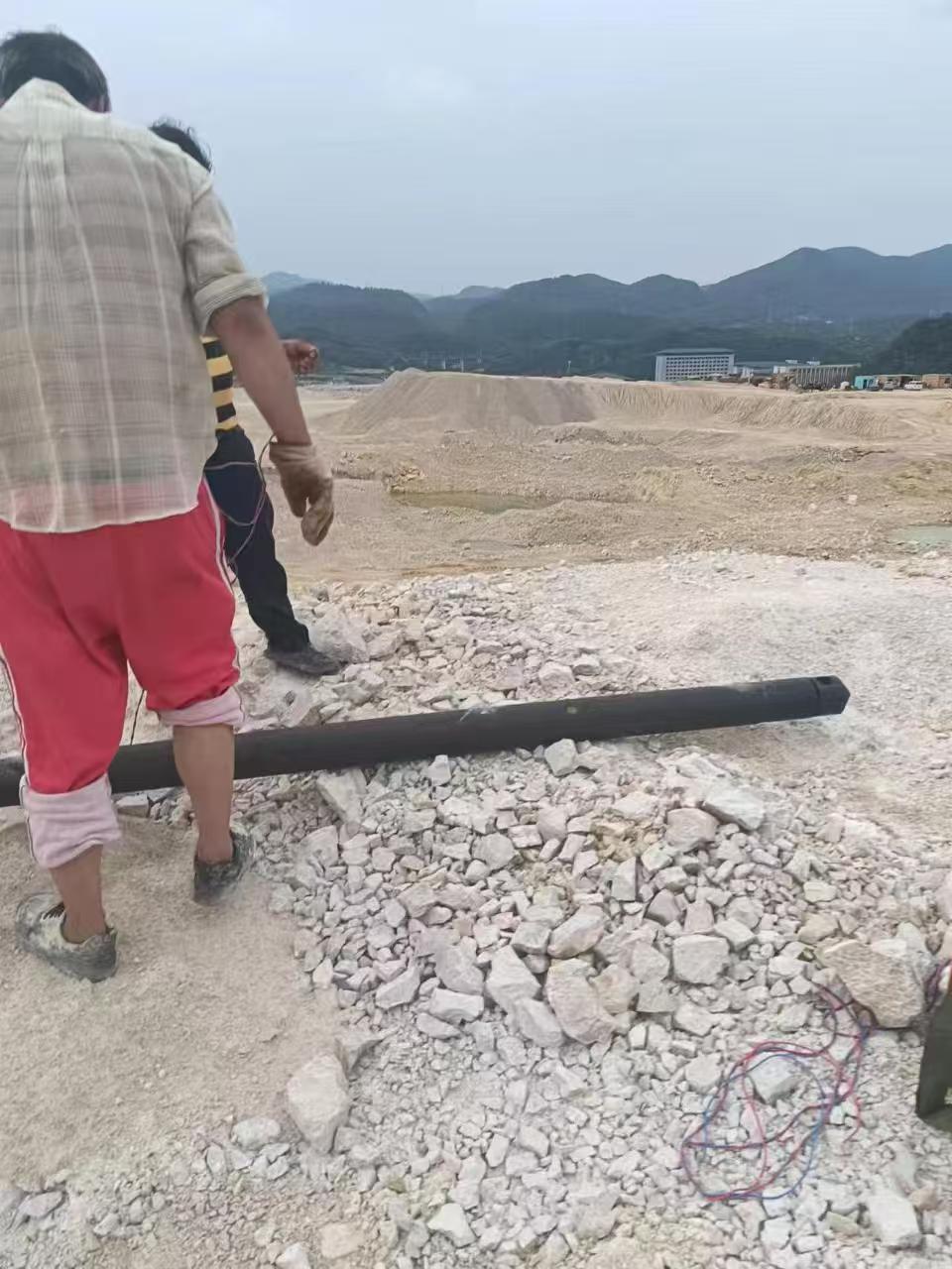 薊縣二氧化碳空氣爆破巖石開采設備每立方承包價