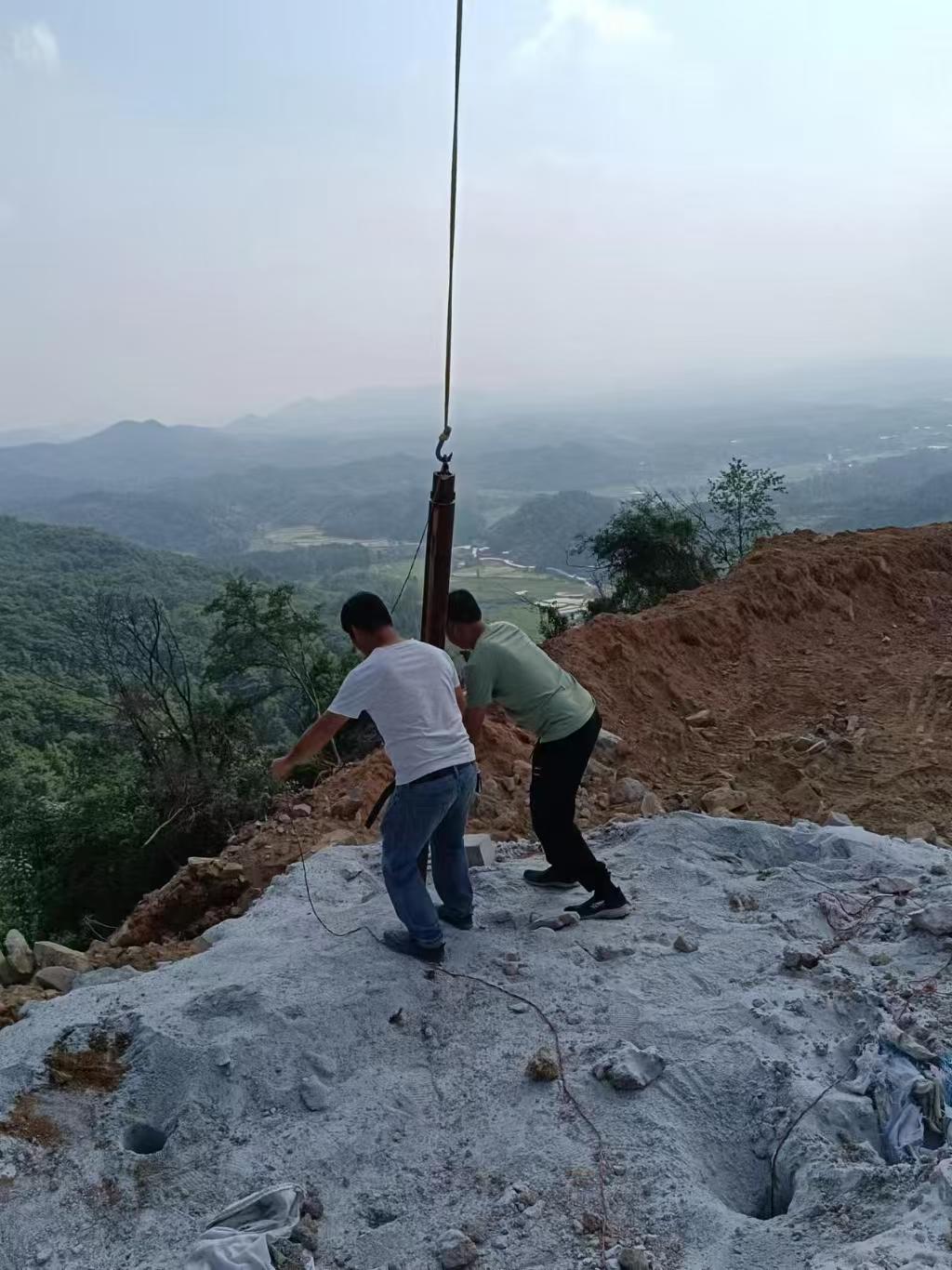 萬(wàn)州二氧化碳靜態(tài)爆破銅礦開(kāi)采設(shè)備多少錢一套