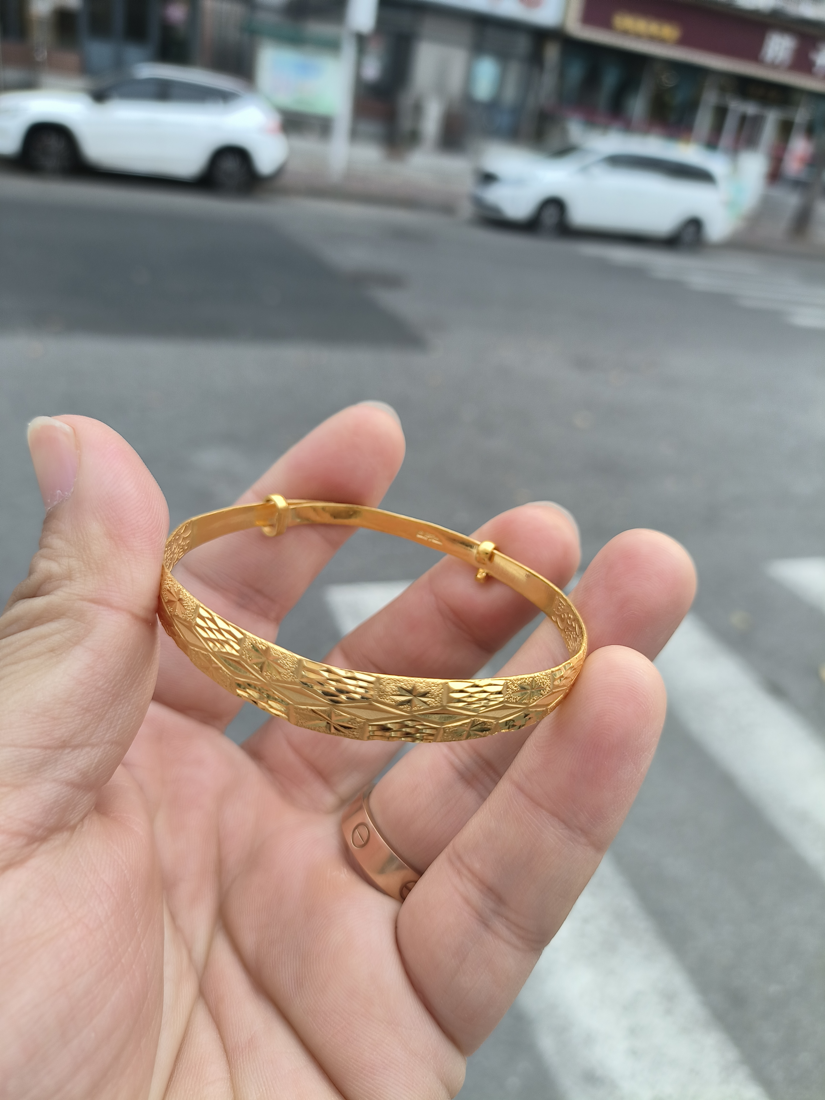 河西區(qū)收金子-本地正規(guī)黃金回收支持上門-周大福黃金回收