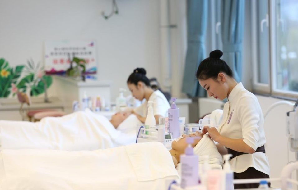 江蘇泰州興化海外打工改善生活