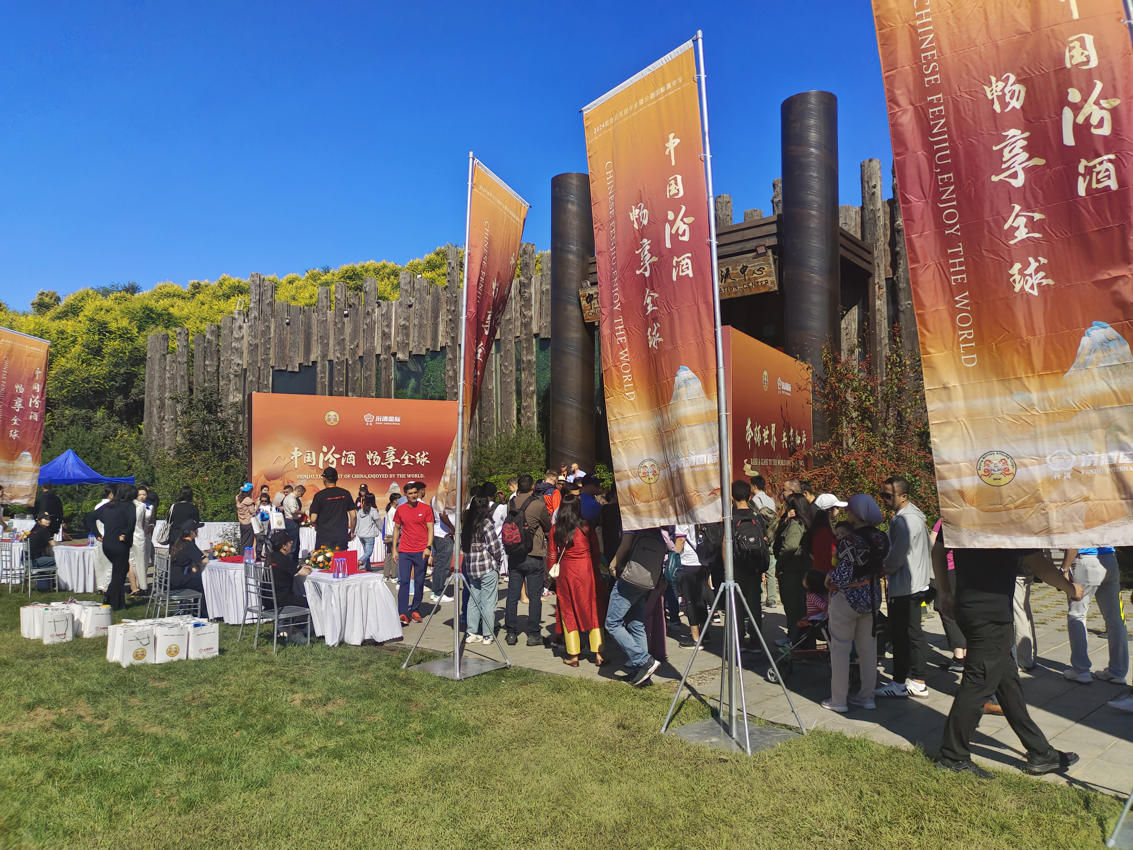 內(nèi)蒙古阿拉善盟醫(yī)院救護(hù)車出租-病號出院。跨省護(hù)送。長途救護(hù)車租賃