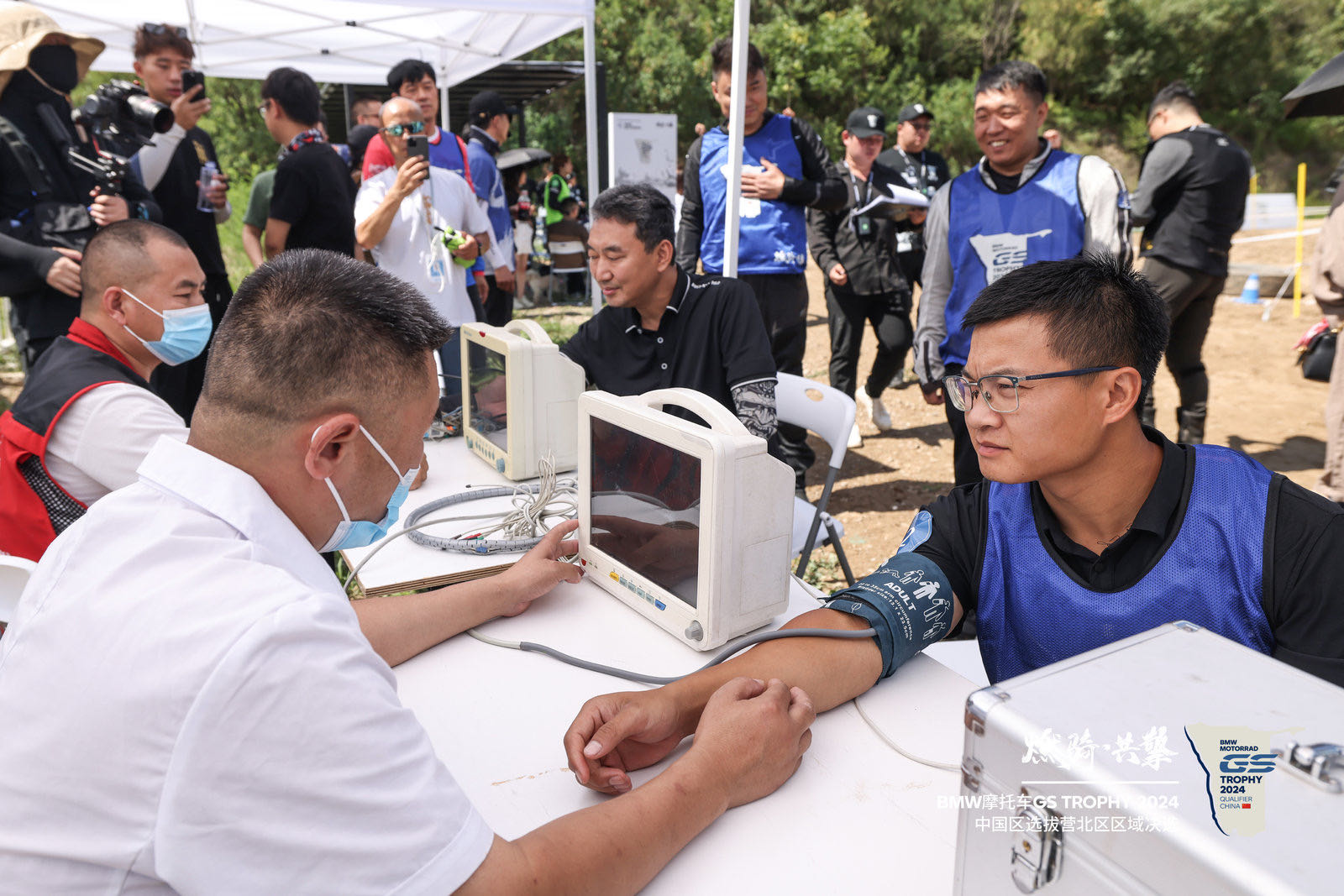 內(nèi)蒙古阿拉善盟醫(yī)院救護(hù)車出租-病號出院。跨省護(hù)送。長途救護(hù)車租賃