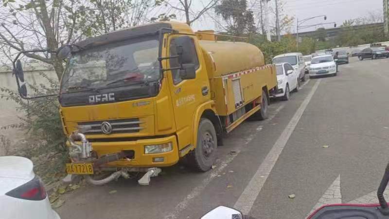 延安清洗路面車輛隊(duì)伍
