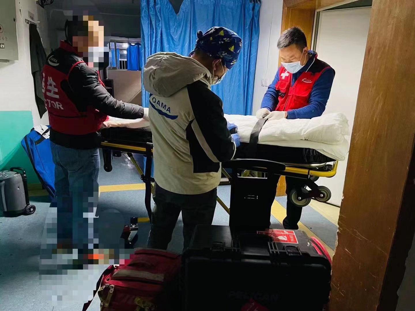 成都潤興重癥救護車出租轉運/轉運接送患者服務/快速派車到達現(xiàn)場