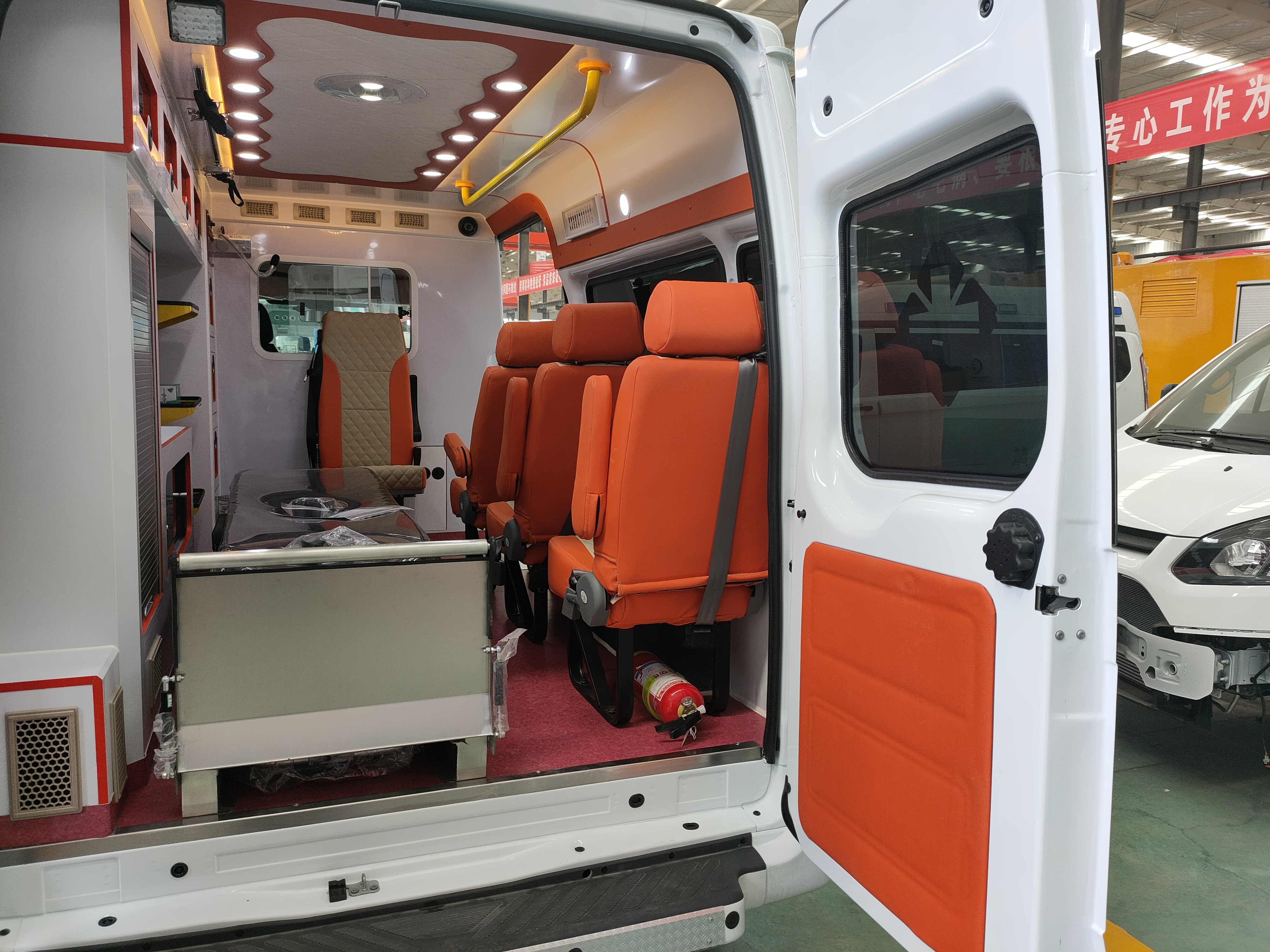 嘉興潤興病人出院救護車出租/轉(zhuǎn)運病人/車型豐富可選擇