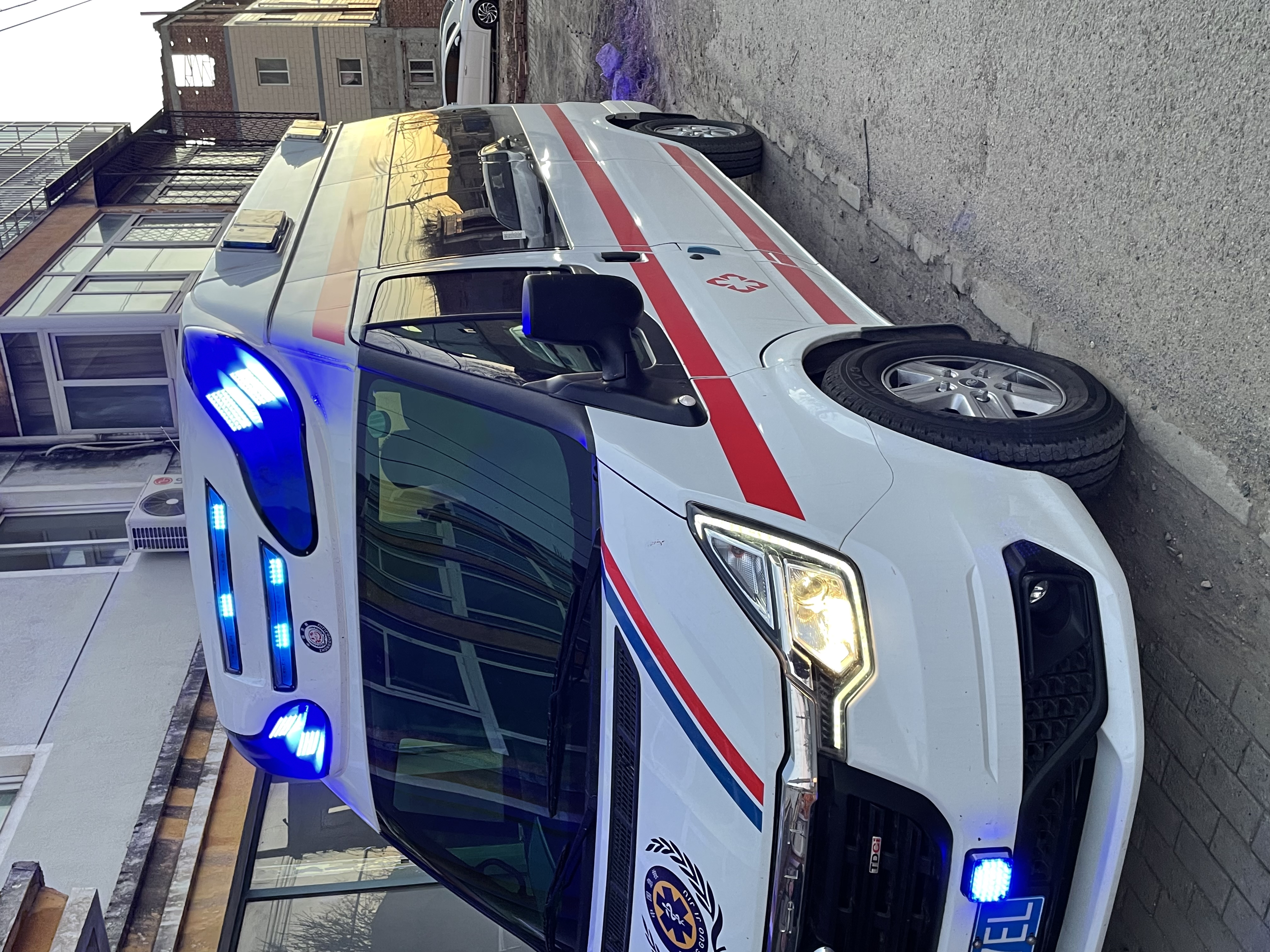 成都潤(rùn)興私人長(zhǎng)途救護(hù)車(chē)出租/病人長(zhǎng)途跨省服務(wù)/租賃服務(wù)