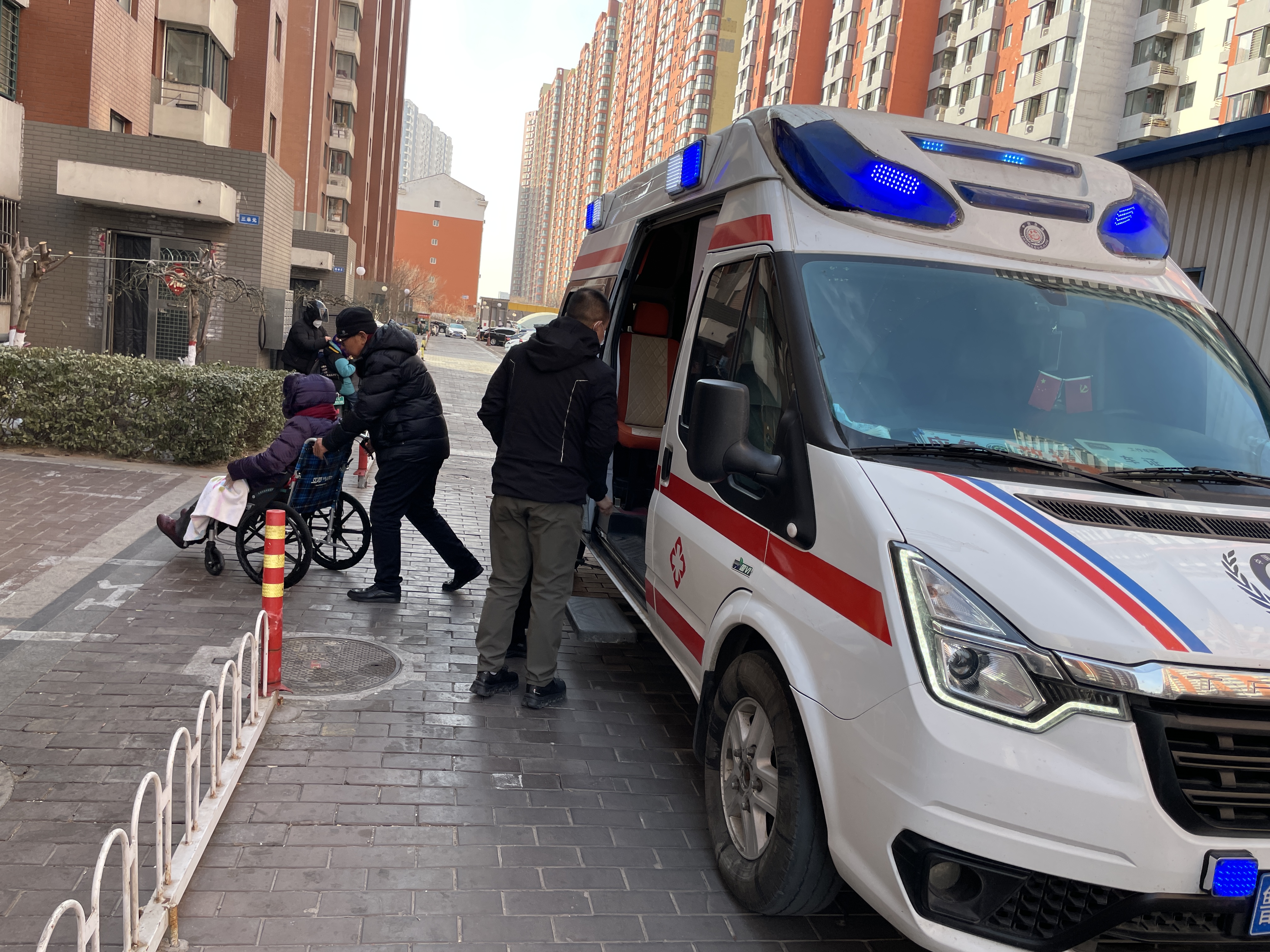 嘉興潤興救護車活動保障跨城接送病人快速抵達現場