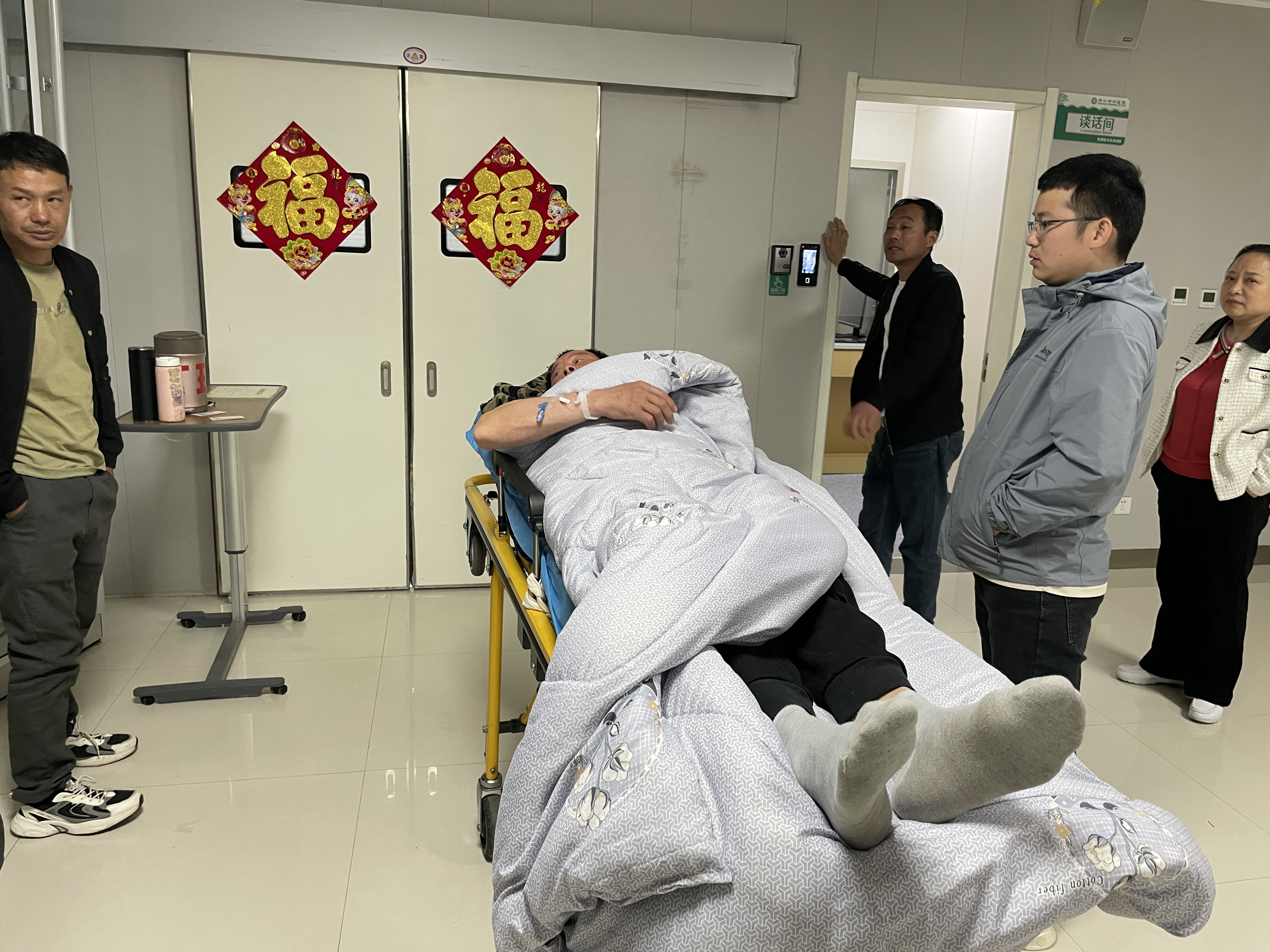 深圳潤興跨省運送重癥病人120市區出院轉運護送患者回家
