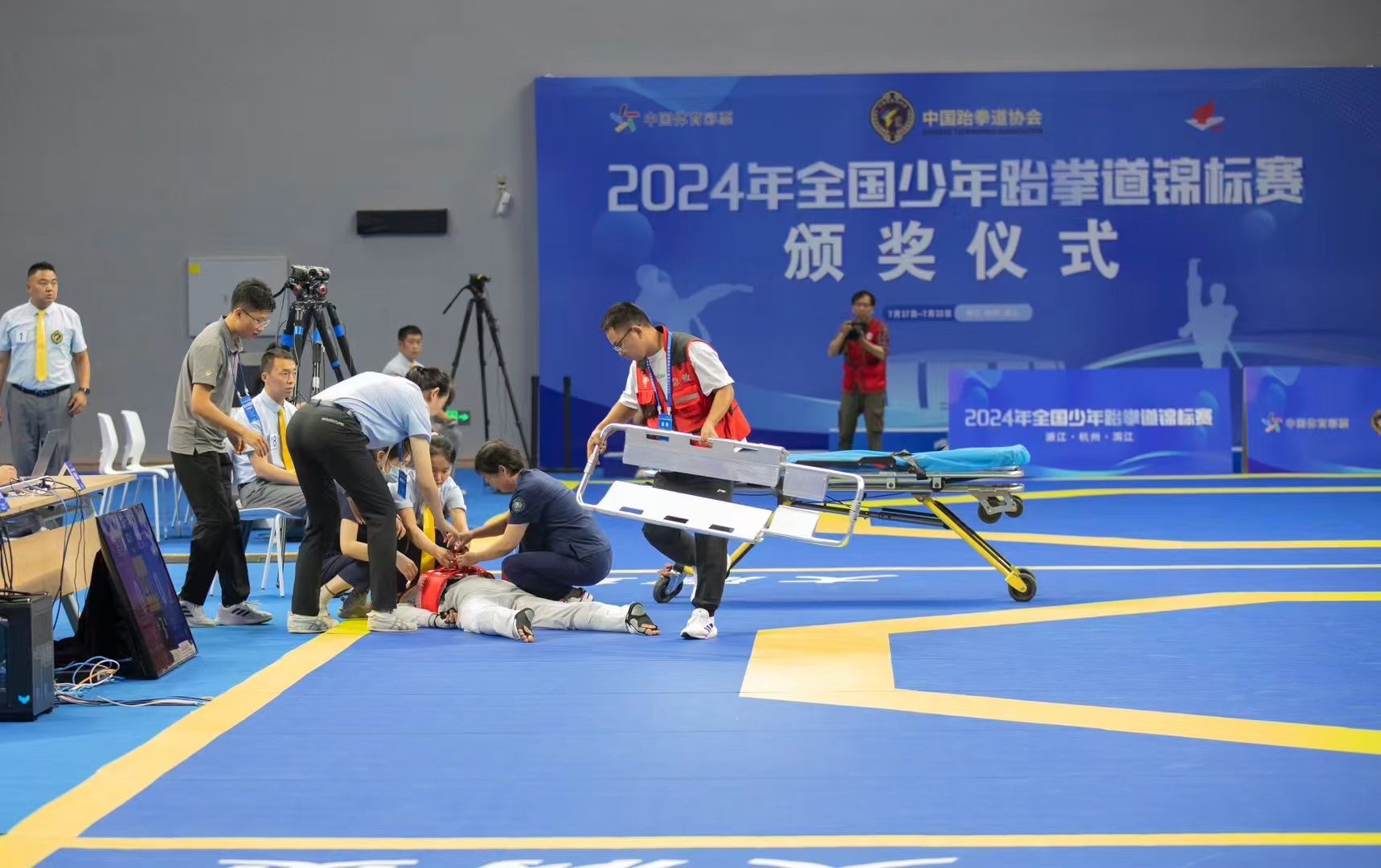 寧波潤興私人長途救護車出租患者出院返鄉服務站