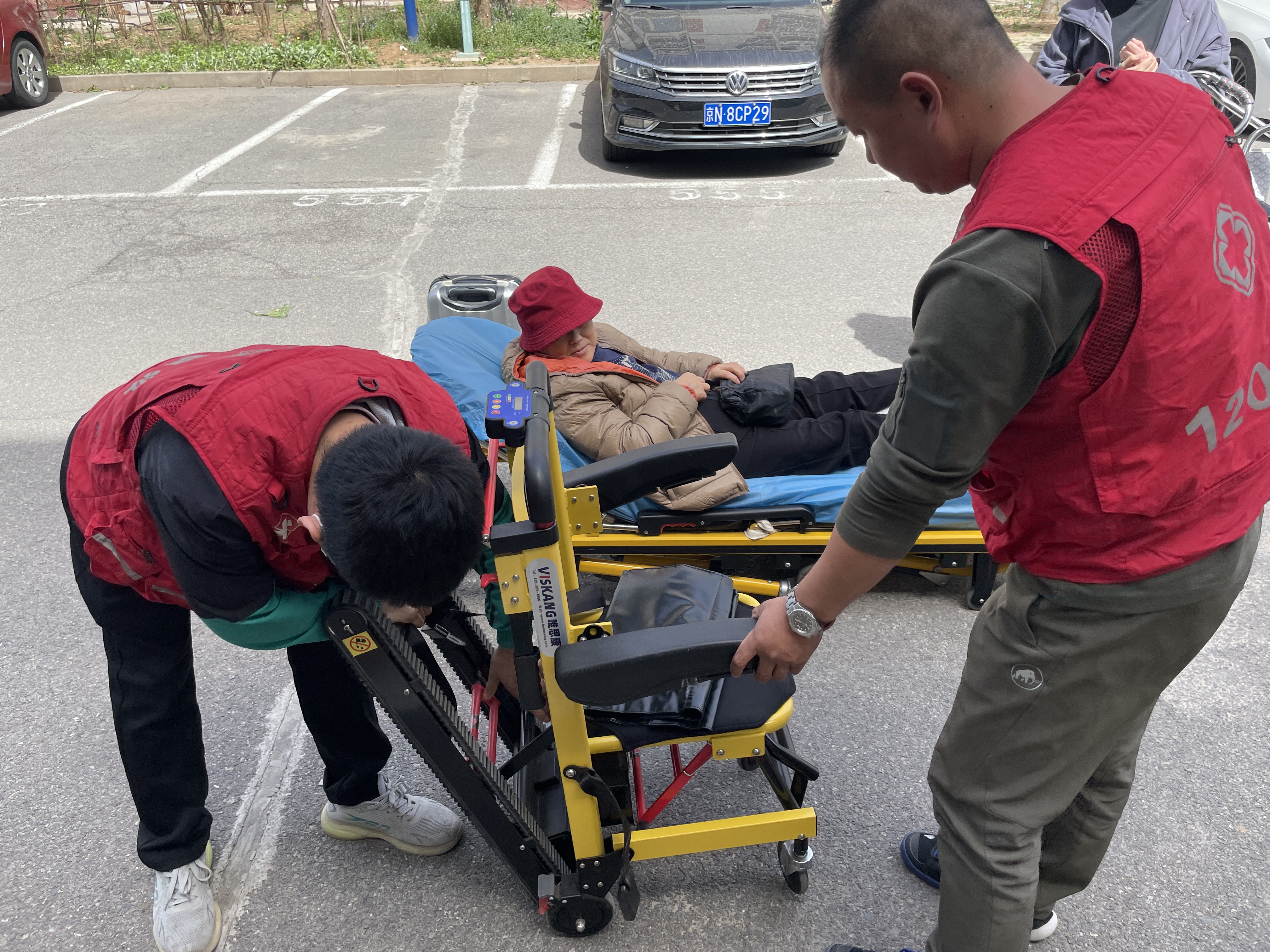威海潤興救護(hù)車長短途接送/病人出院回家服務(wù)/全年無休2025通知