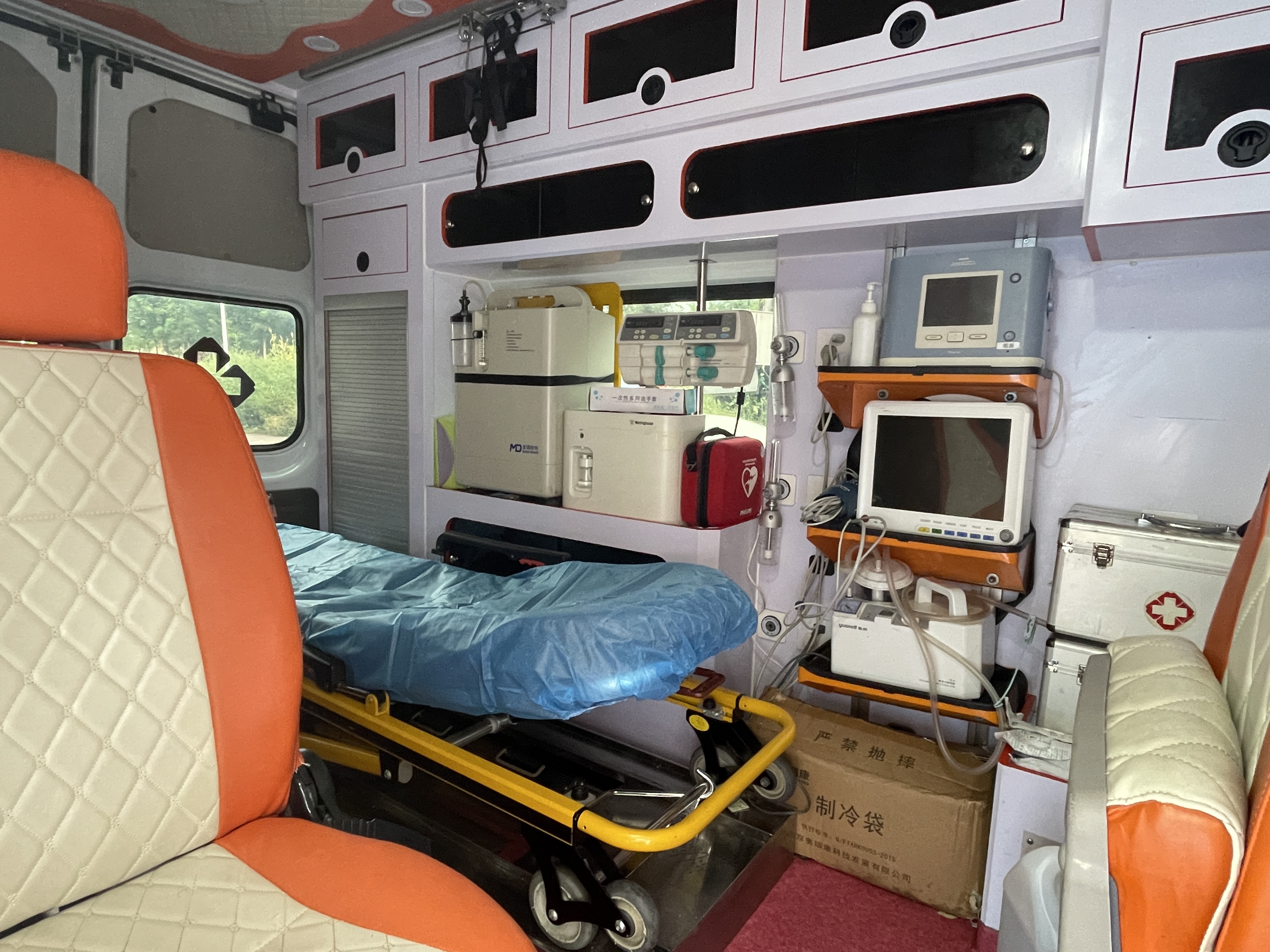深圳潤興預約救護車出租租賃重癥病人轉院服務隨車醫護